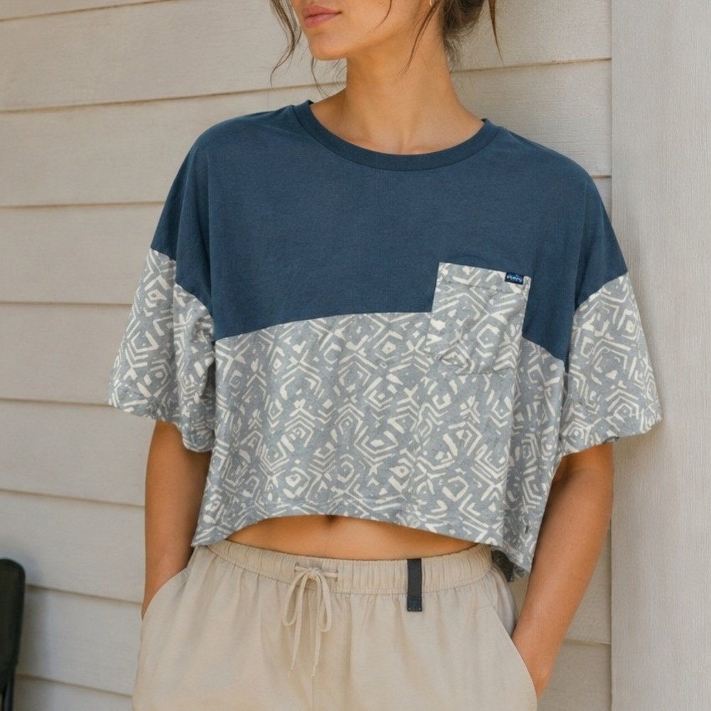 KAVU Bondi Cropped Boxy T-Shirt Blue Organic Cotton Women L Granola Gorpcore Geo
